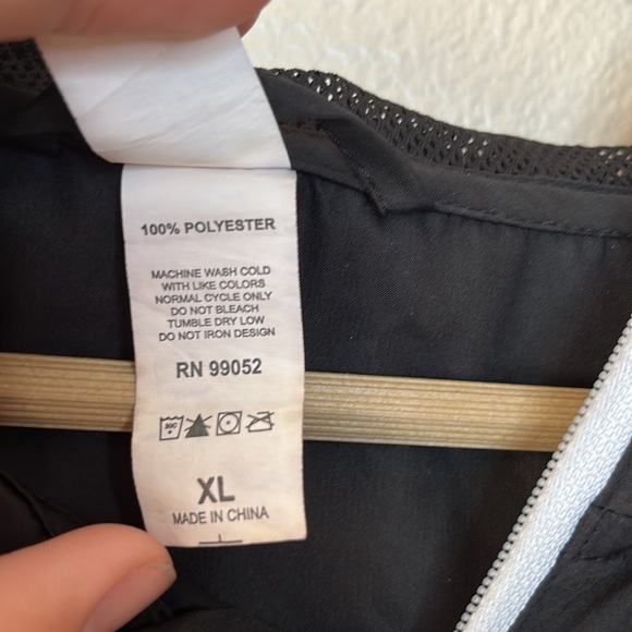 Light weight ALIVE rain jacket - Picture 3 of 5